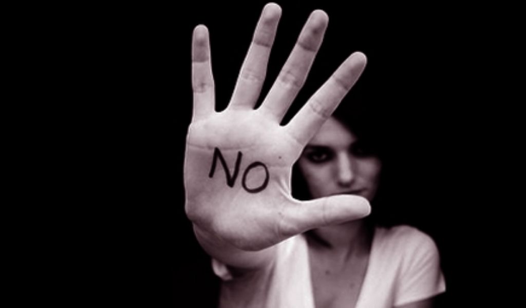 Controllo, abusi e stereotipi: studio (anche Pavese) svela forme di tolleranza verso la violenza sulle donne