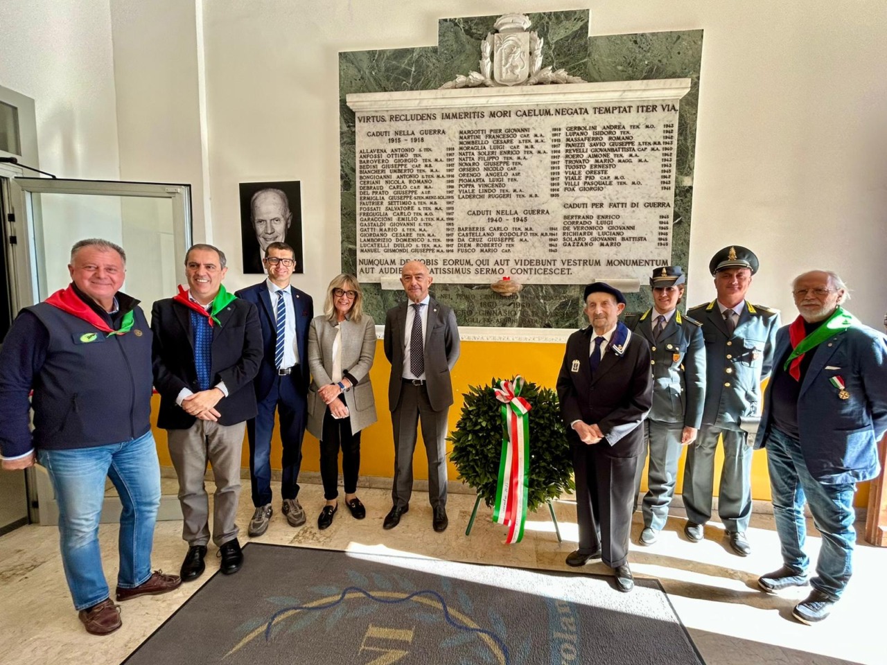 Corone d’alloro a scuola per la giornata dell’Unità Nazionale e delle Forze Armate