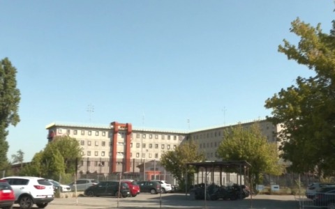 Crollo al carcere della Dozza: cede parte del tetto della caserma
