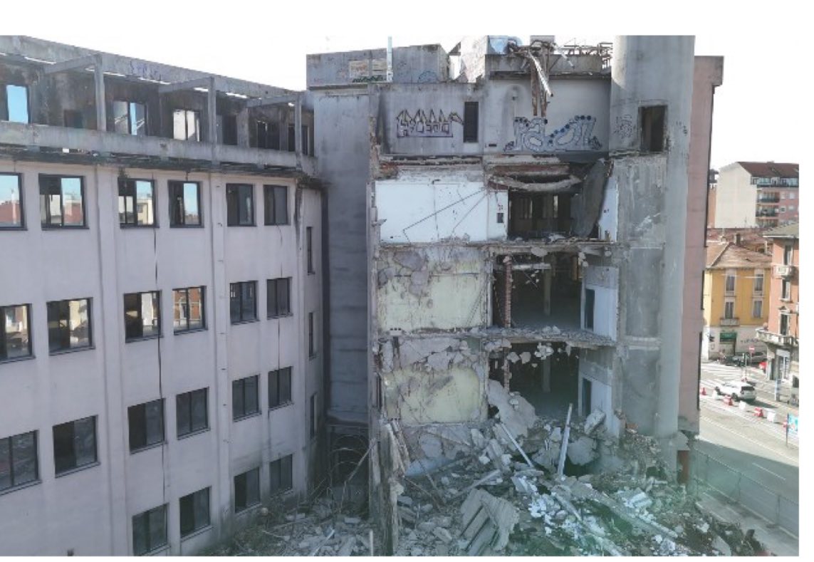 Crollo del palazzo ex Impregilo, viale Marelli resta chiuso: da demolire la parte storica del 1917