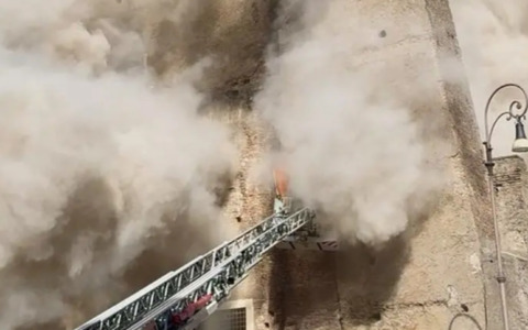 Crollo torre a Roma: è morto il lavoratore intrappolato per 11 ore sotto le macerie
