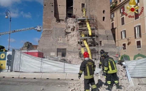 Crollo torre a Roma: quattro lavoratori feriti e uno ancora sotto le macerie