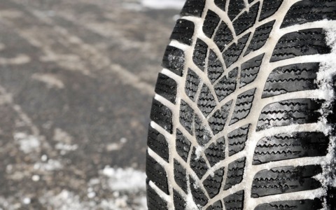 Dal 15 novembre obbligo di catene a bordo o pneumatici invernali in Piemonte