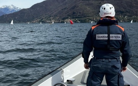 Dervio, kitesurfista in difficoltà a 500 metri dalla costa salvato dalla Guardia Costiera