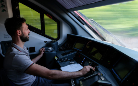 Domenica sciopero dei treni regionali in Lombardia