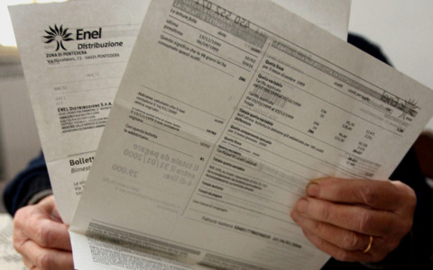 Enel e carabinieri spiegano a Novara come prevenire le truffe sui contratti luce e gas