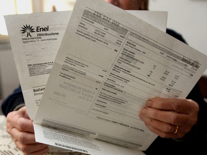 Enel e carabinieri spiegano a Novara come prevenire le truffe sui contratti luce e gas