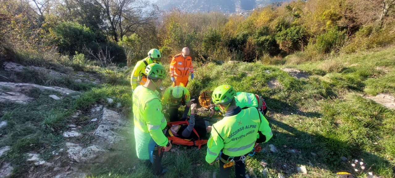 Escursionista 74enne ferita sul sentiero tra Caravaggio ed Esoli: interviene l’elisoccorso