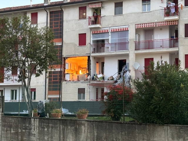 Esplosione distrugge un appartamento a Rivarolo Canavese: una donna ferita