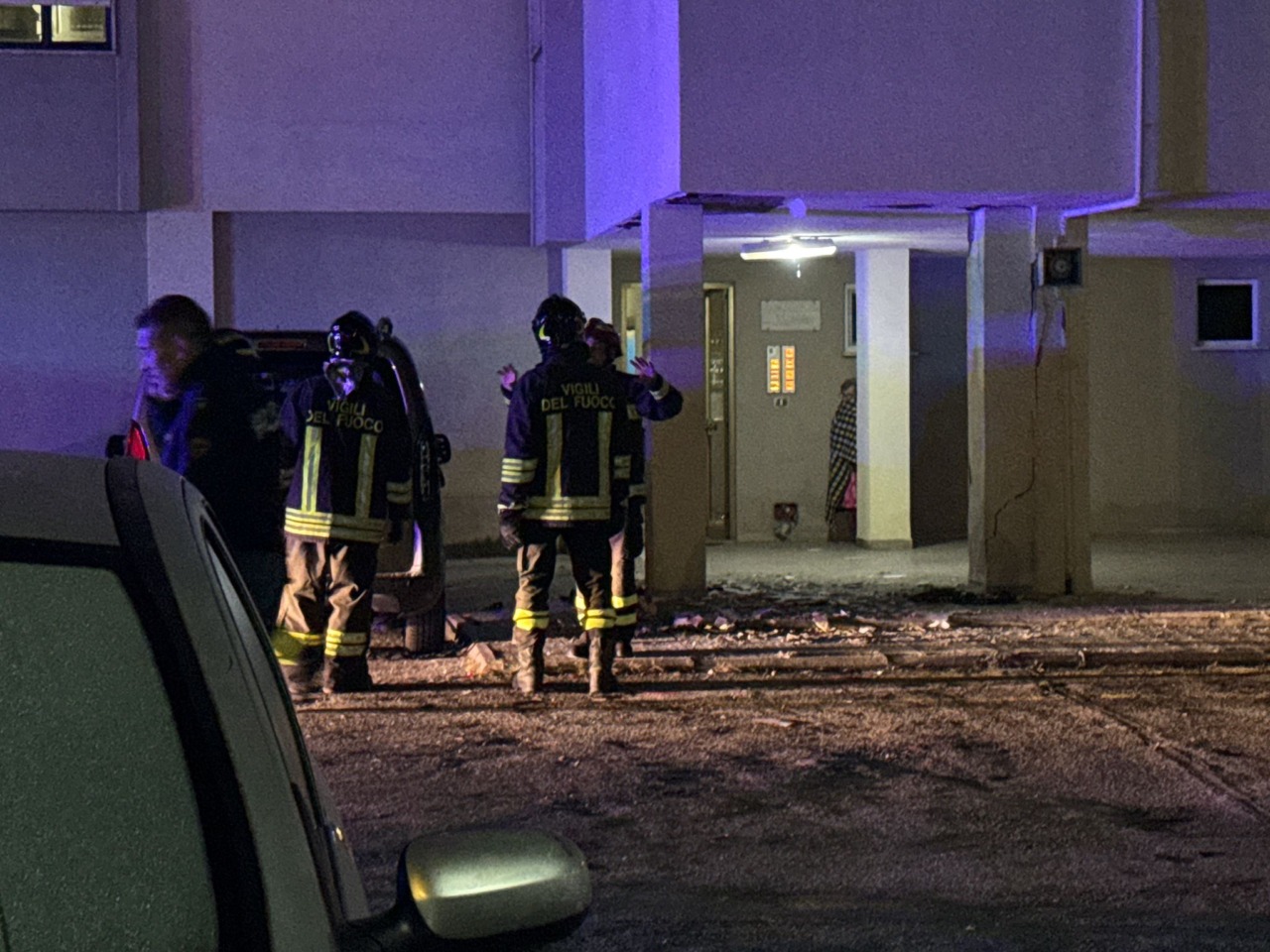 Bomba esplode in viale Kennedy, paura e danni. LE IMMAGINI