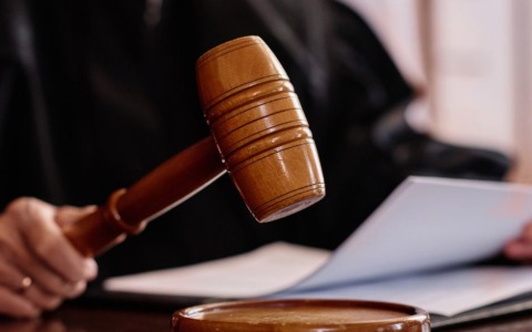 Ex pugile a processo per possesso di armi improprie