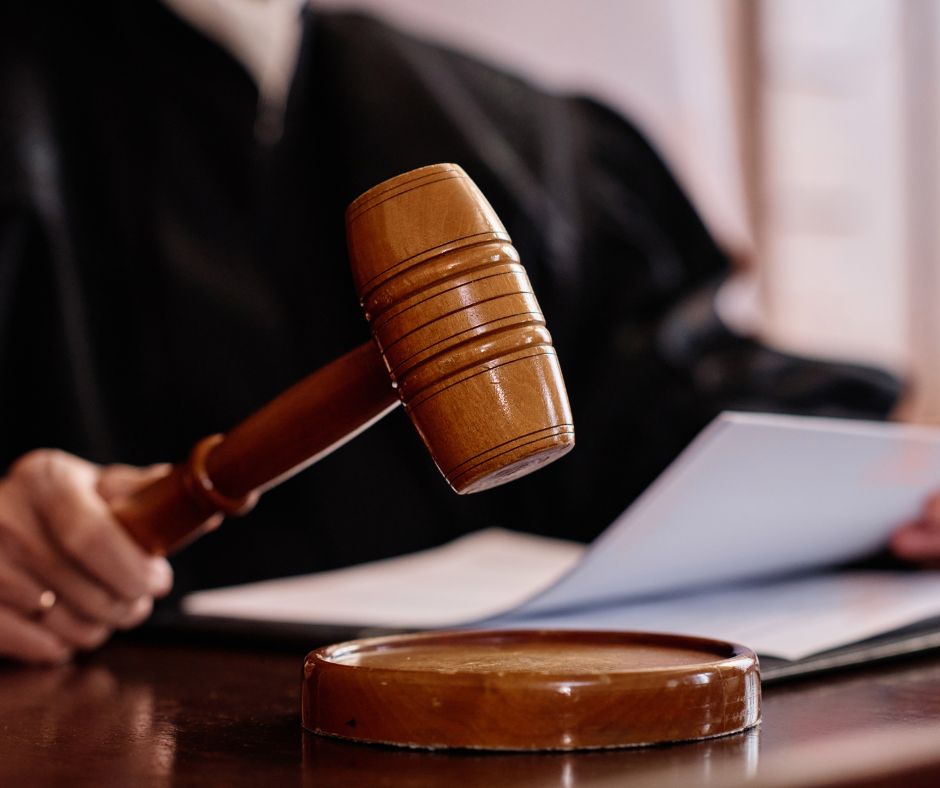 Ex pugile a processo per possesso di armi improprie