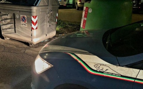 Fermato piromane dei cassonetti dei rifiuti