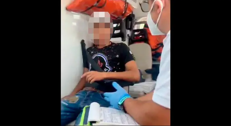 Fingono un malore per scroccare un passaggio in ambulanza: un tiktoker patteggia, l’altro è irreperibile