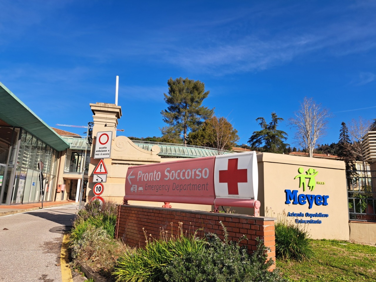 Firenze, cade dalla finestra: bambino di due anni ricoverato al Meyer