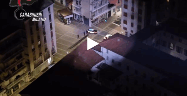 Fuga dopo l’incidente, sul posto fucile a canne mozze e proiettili