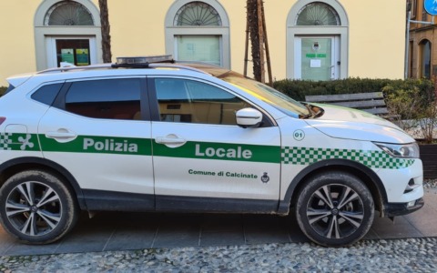 Guida con la patente revocata da dieci anni: denunciato un 49enne