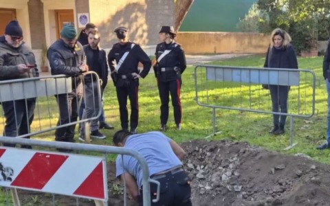 Il caso Adinolfi, la ruspa alla Casa del Jazz: “Si scava in più punti”