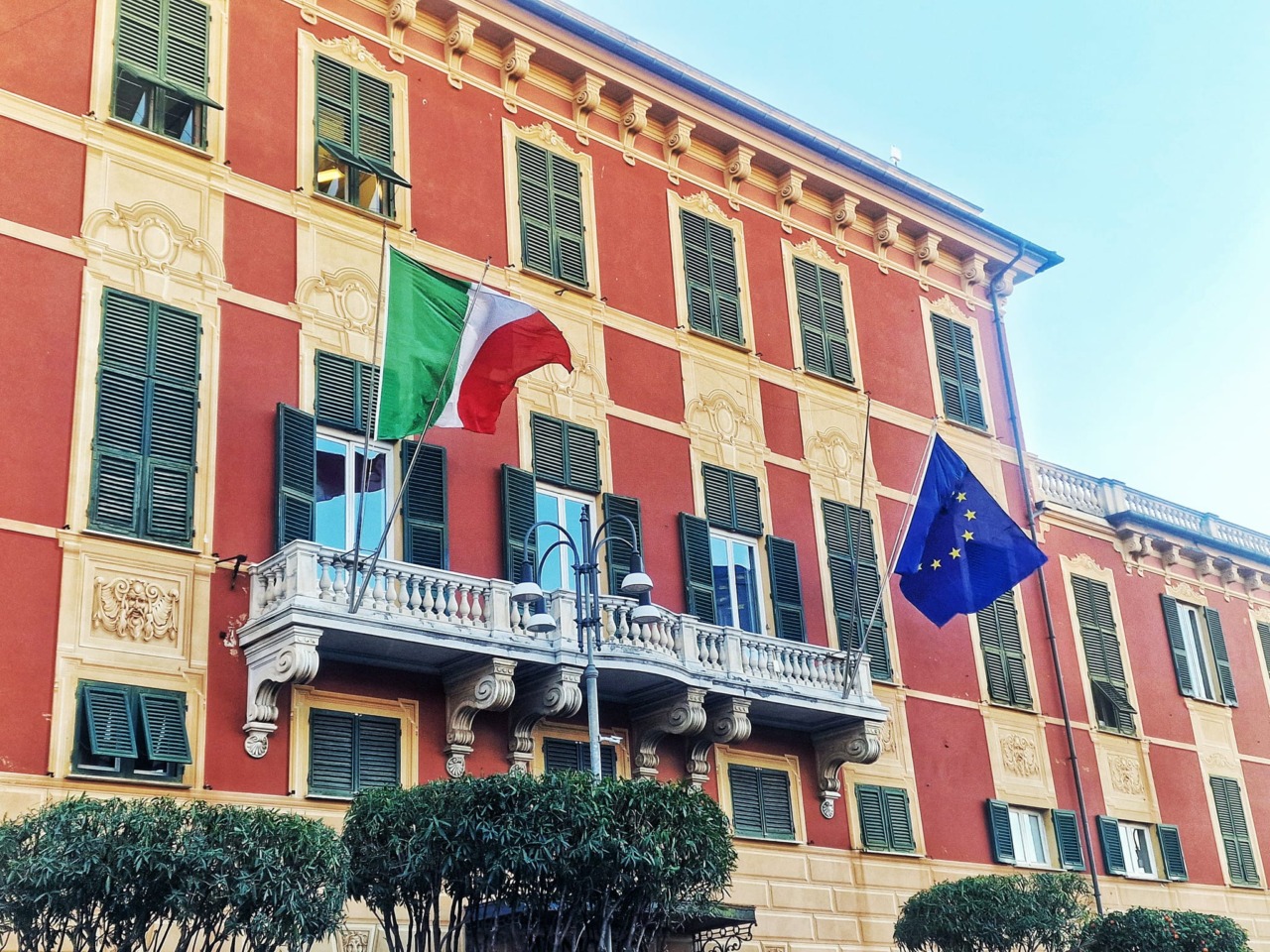 Il consiglio comunale di Lavagna ha votato l’incompatibilità di Lapetina e Piazze