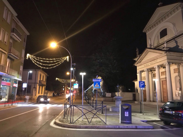 Il menù delle feste è  servito: per Natale ecco il “pasticcio”… delle luminarie