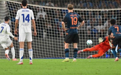 Il Napoli rallenta: 0-0 col Como e vetta a rischio