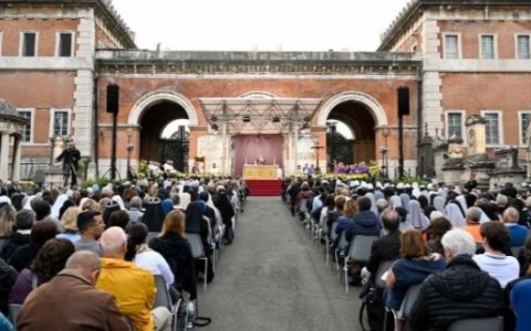 Il Papa al Verano, appello per le altre guerre in Sudan e Tanzania