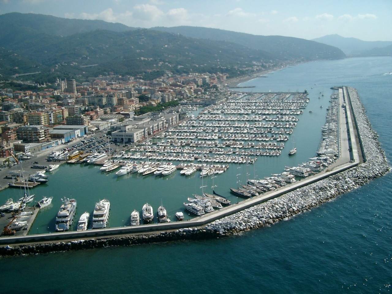 «Il porto deve tornare ai lavagnesi»: il M5S ribadisce la sua posizione sulla gestione dell’approdo