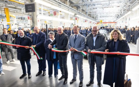 Il sindaco di Modena in visita alla Maserati per una nuova linea di assemblaggio auto