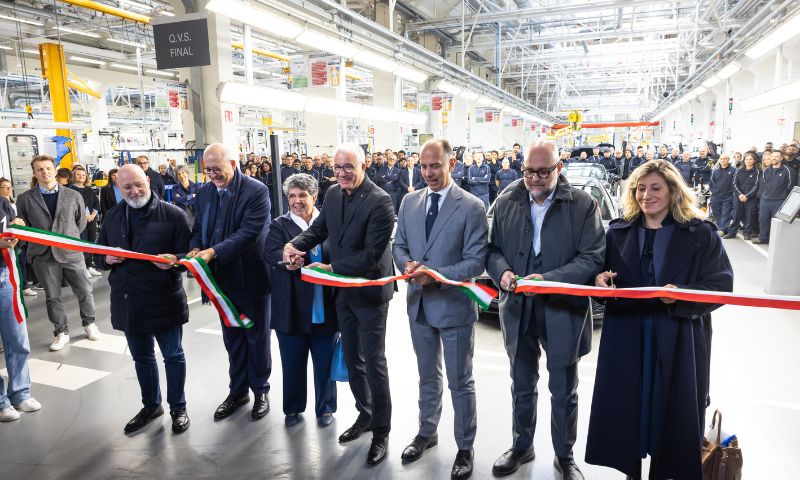 Il sindaco di Modena in visita alla Maserati per una nuova linea di assemblaggio auto