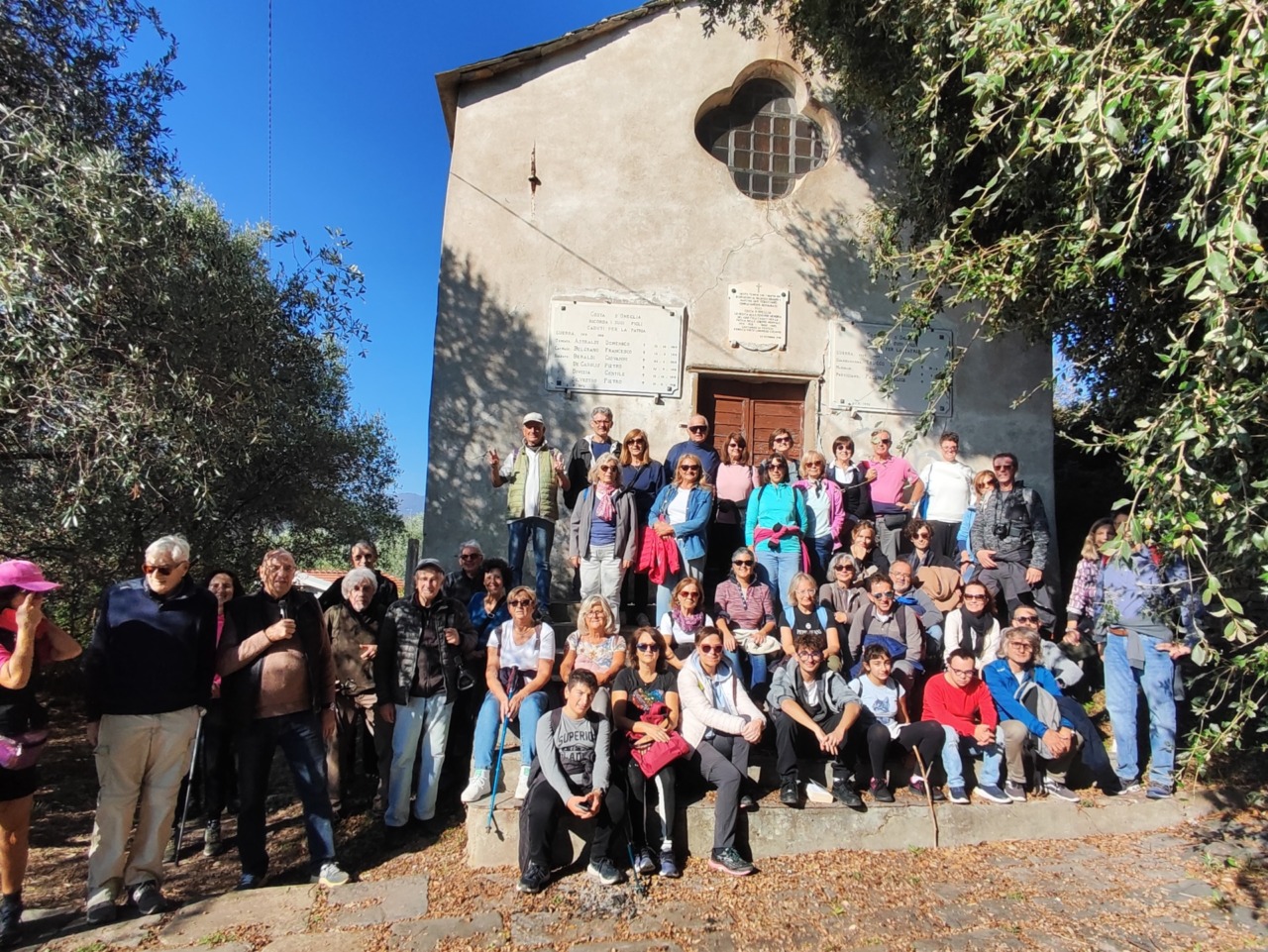 In 70 alla Passeggiata tra gli Ulivi a Costa d’Oneglia
