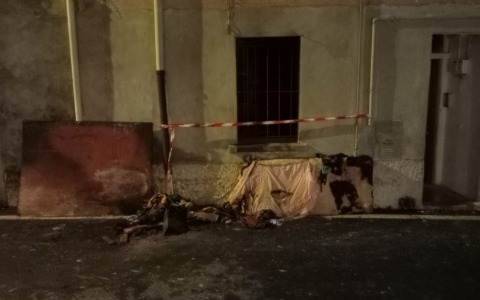 Incendio in un appartamento: gravissimo un uomo