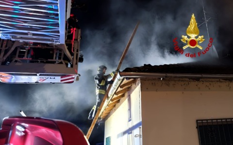 Incendio in un tetto al rione Cappuccini