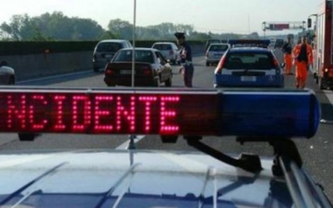 Incidente in autostrada a Vicolungo: grave una donna