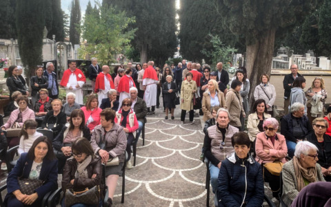 La “Casa della speranza”, grande partecipazione alla Messa per i defunti nella restaurata chiesa del cimitero