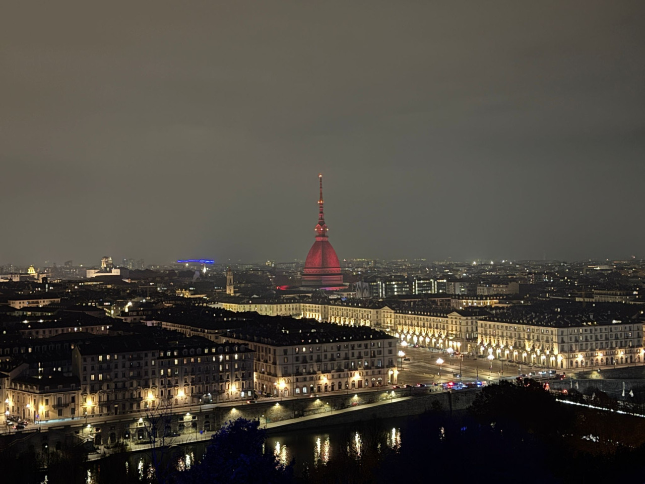 La Mole in rosso per festeggiare i primi 40 anni di GiovedìScienza