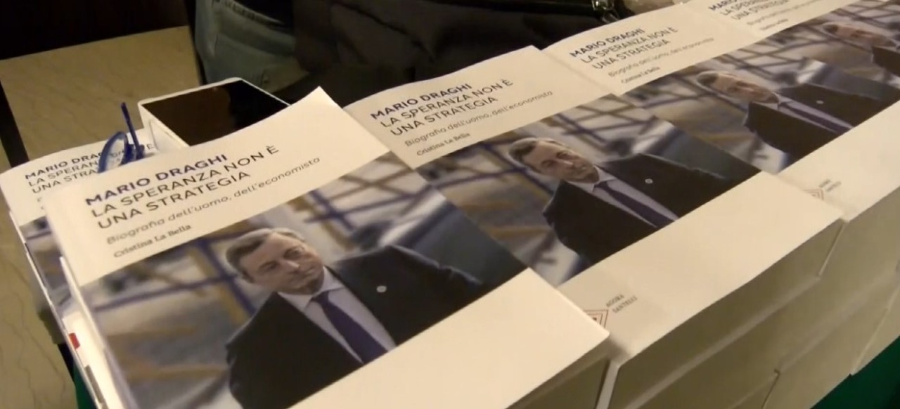 “La speranza non è una strategia”, il libro su Mario Draghi