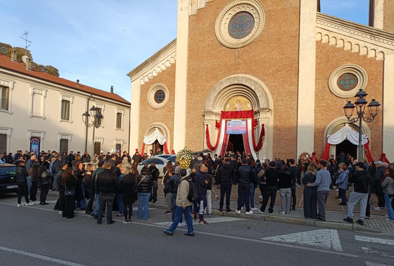 L’addio a Gessate a Clinton Sala, il 23enne morto in un incidente stradale a Stezzano