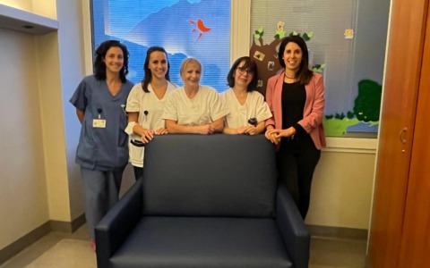 Lecco, cinque poltrone letto per i genitori dei bambini ricoverati