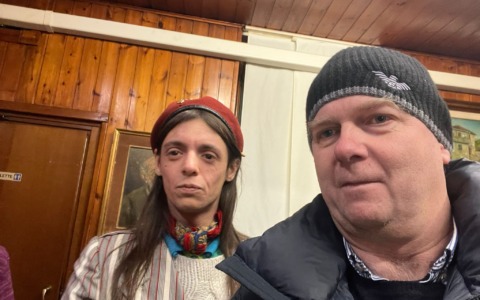 Lucio Corsi sceglie la trattoria del sindaco come set del nuovo videoclip