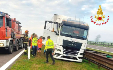 Malore mentre è alla guida: camionista 57enne muore lungo l’autostrada A22