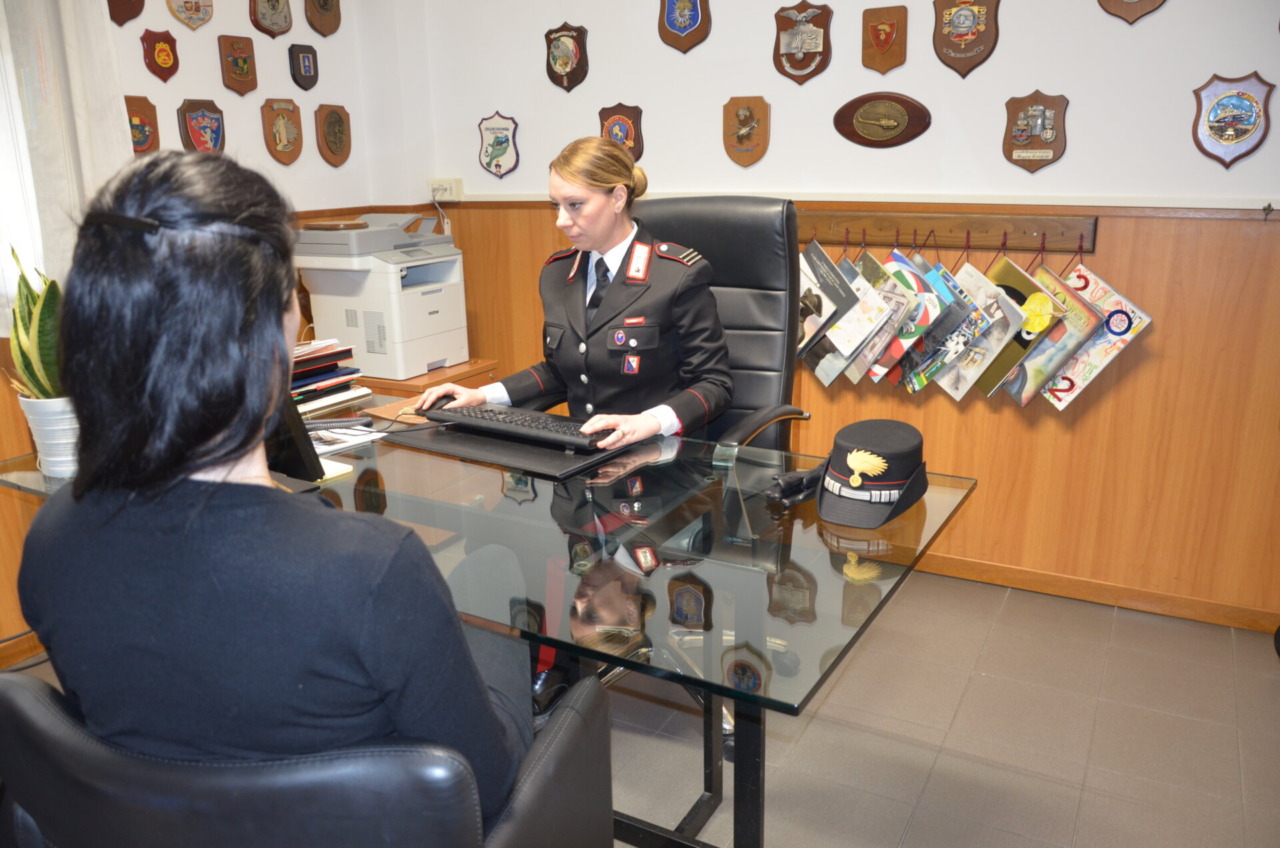 Minaccia la rivale, perseguitandola con scritte ingiuriose: dottoressa pistoiese condannata