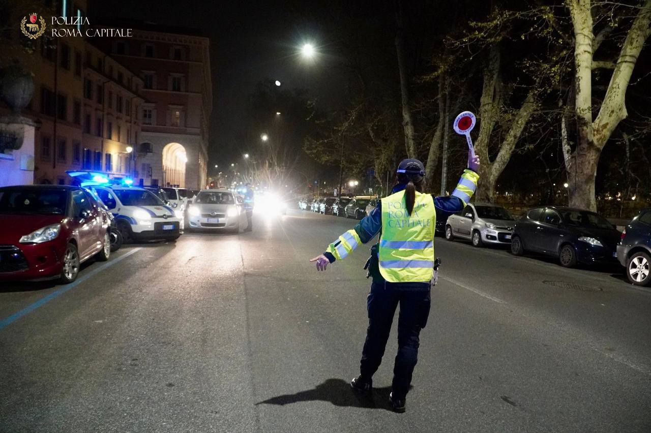 Movida, oltre 2000 illeciti accertati e un denunciato per vendita di alcolici a minorenni