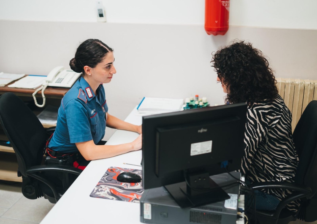 Non rispetta il divieto di avvicinamento all’ex moglie: arrestato un 45enne