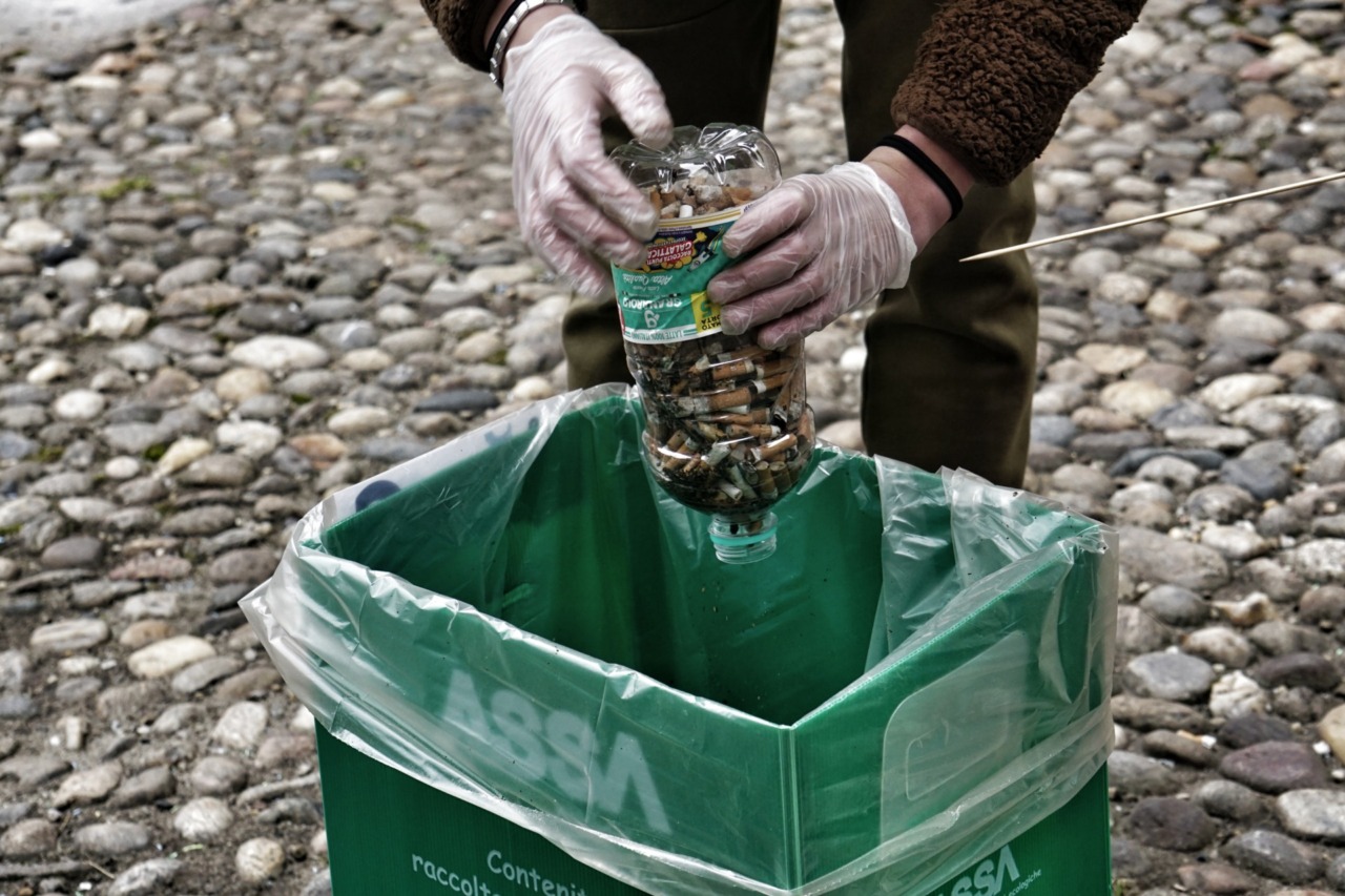 Novara Green invita i novaresi alla raccolta dei mozziconi in centro