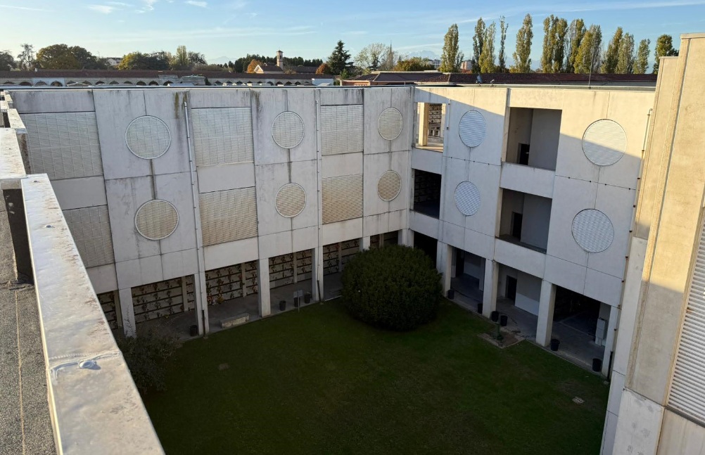 Novara, lavori in corso al cimitero: «Restituiamo dignità a un monumento a cielo aperto»