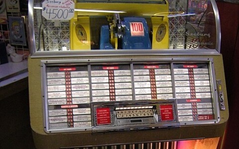 Oggi è domenica 23 novembre 2025: fatti storici, compleanni famosi, frasi e immagini per dire buongiorno