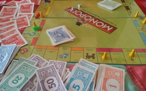 Oggi è mercoledì 5 novembre 2025: fatti storici, compleanni famosi, frasi e immagini per dire buongiorno