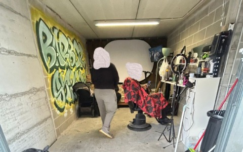 Parrucchiere abusivo scoperto in un garage a Romano: maxi multa e chiusura forzata