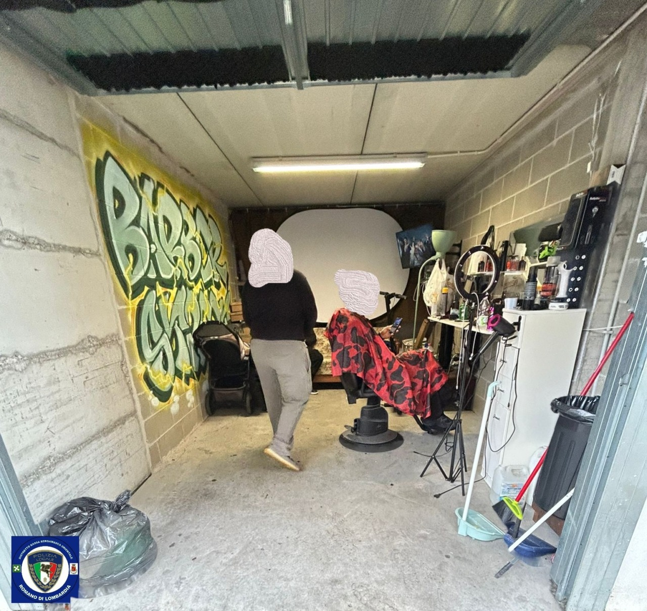 Parrucchiere abusivo scoperto in un garage a Romano: maxi multa e chiusura forzata