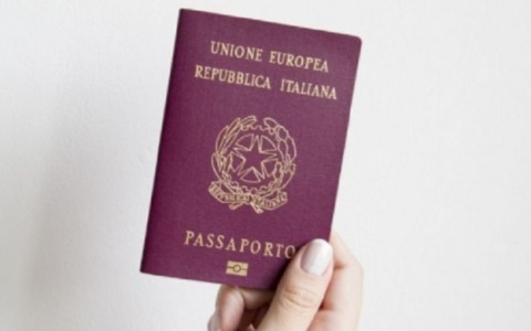 Passaporto, le nuove regole: cosa cambia (e i costi) dal 1° dicembre 2025